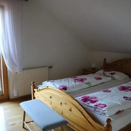 Gaestezimmer Weisch Apartment *