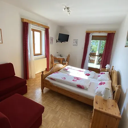 Gaestezimmer Weisch Apartman Leutschach