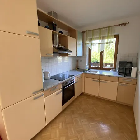 Gaestezimmer Weisch Apartman *
