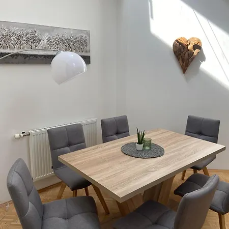 Gaestezimmer Weisch Apartman