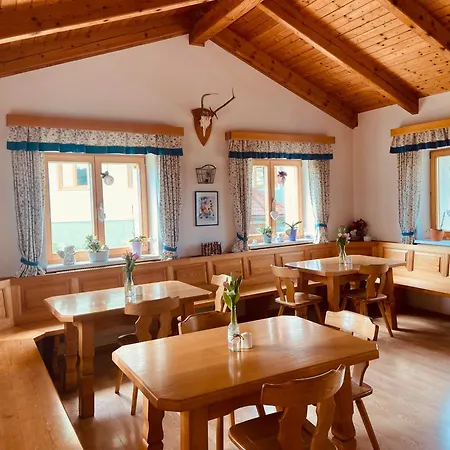 Gaestezimmer Weisch Apartman