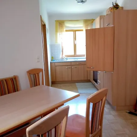 Gaestezimmer Weisch Apartman Leutschach