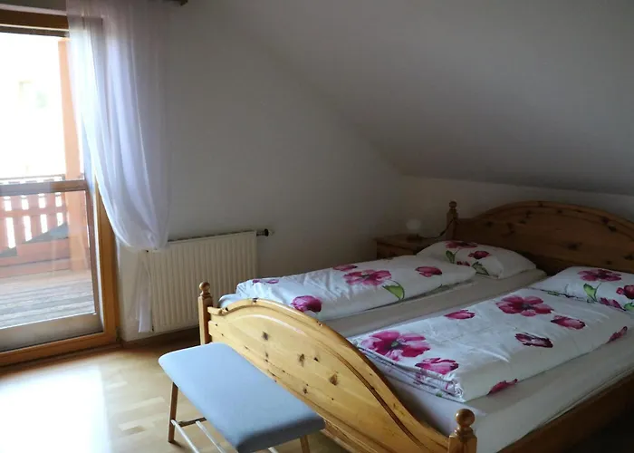 Gästezimmer Weisch Apartment *